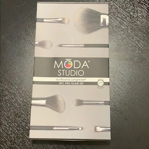 Moda studio 8 pc brush set - very soft !